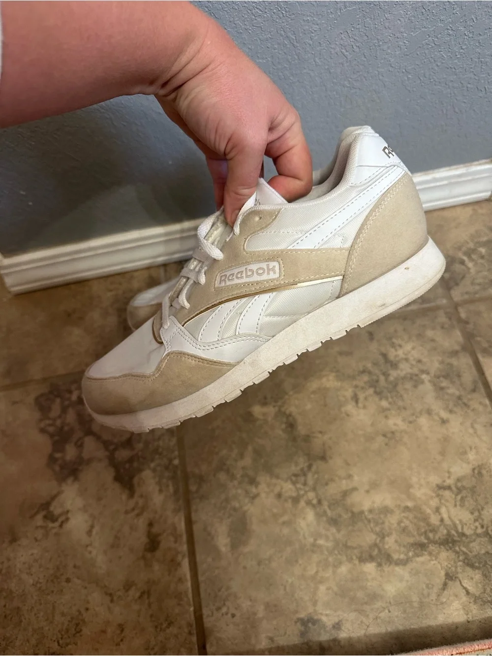 Reebok Classic women’s White & Beige Low-Top Sneakers